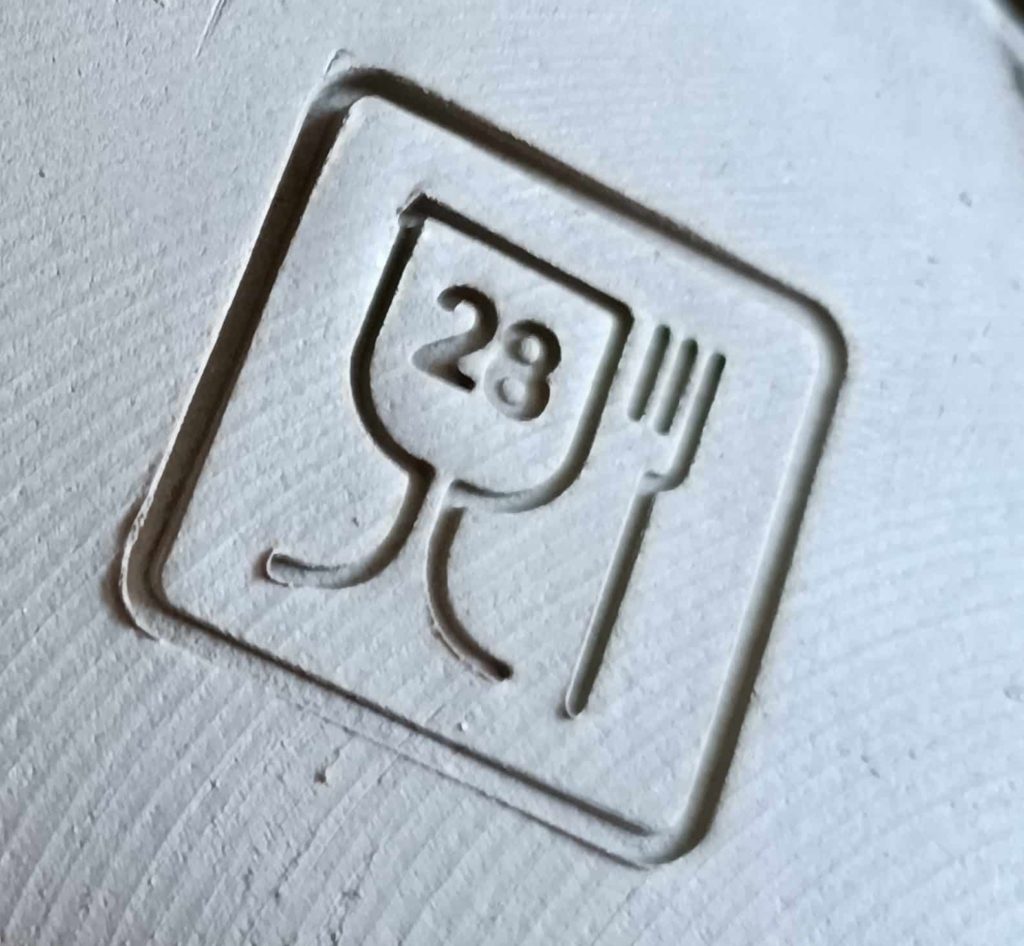 tampon alimentaire avec le chiffre 28 indiquant le plus haut niveau de sécurité au niveau contact avec des aliments